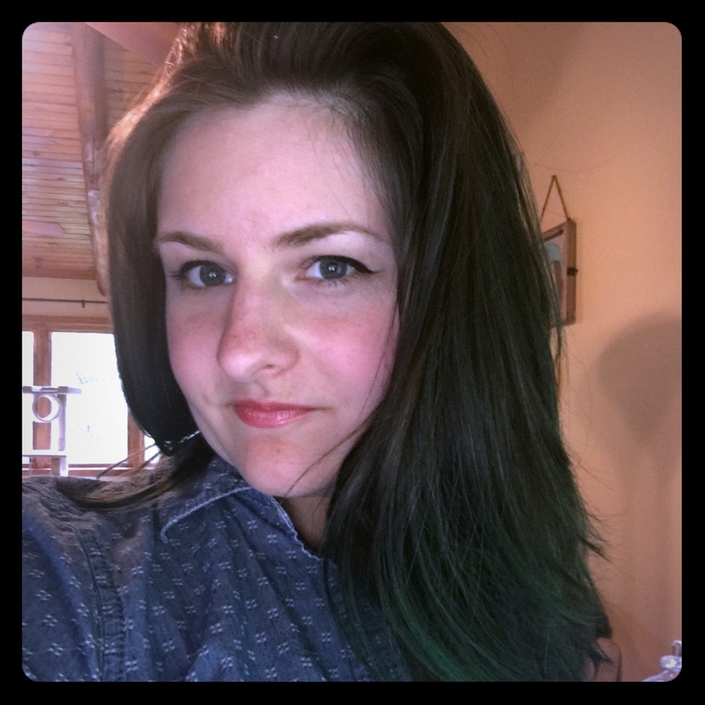 Meet your Posher, Caitlin